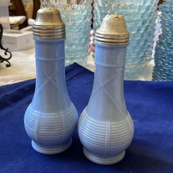 VTG Delphit Jeannette blue glass basket weave salt and pepper shakers set tall - Picture 8 of 9